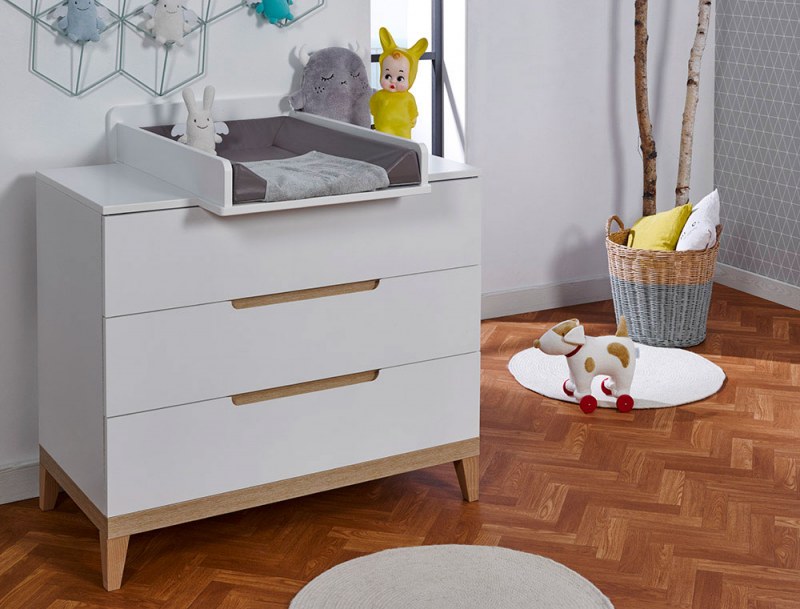 White Evidence changing table. Adaptable only on the Evidence dresser to discover on our site.