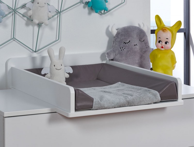 White Evidence changing table. Adaptable only on the Evidence dresser