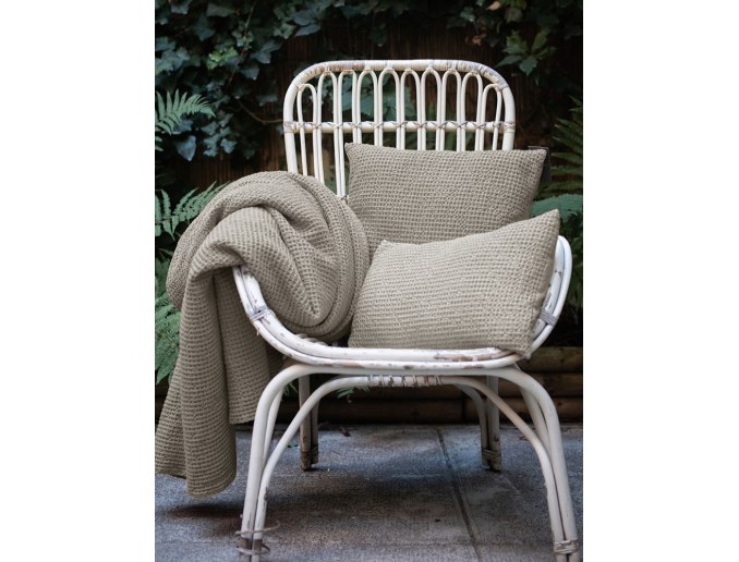 Maia Throw Blanket 140x200... Maia Linen Collection to discover on chambrekids