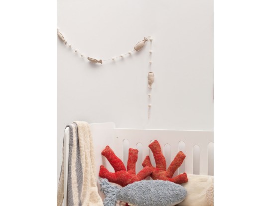 Guirnalda decorativa Pez. Cojín Coral opcional.