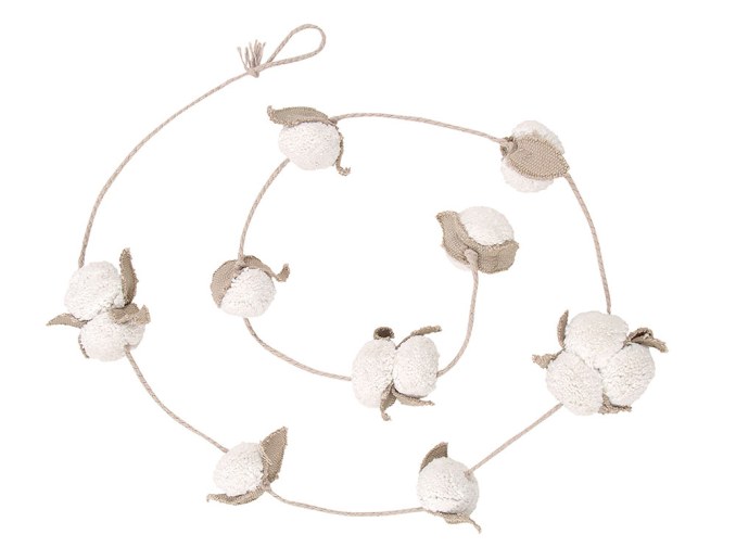 Decoratieve slinger met katoenbloemen
