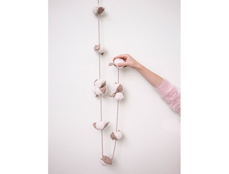 Decoratieve slinger van katoenbloemen