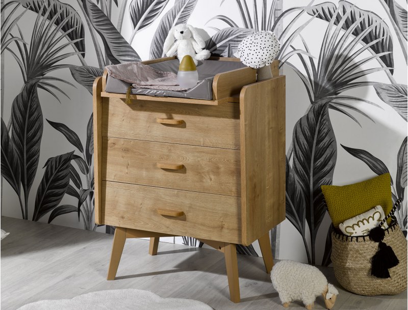 Kleine iconische commode met aankleedkussen