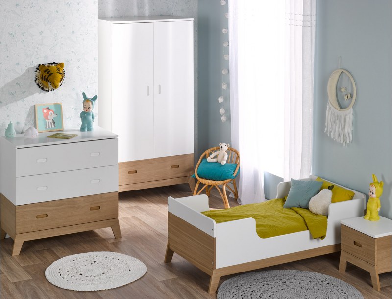 Archipel convertible baby bed. The bedside table is not included in the bedroom set. Discover it on the chambrekids website.