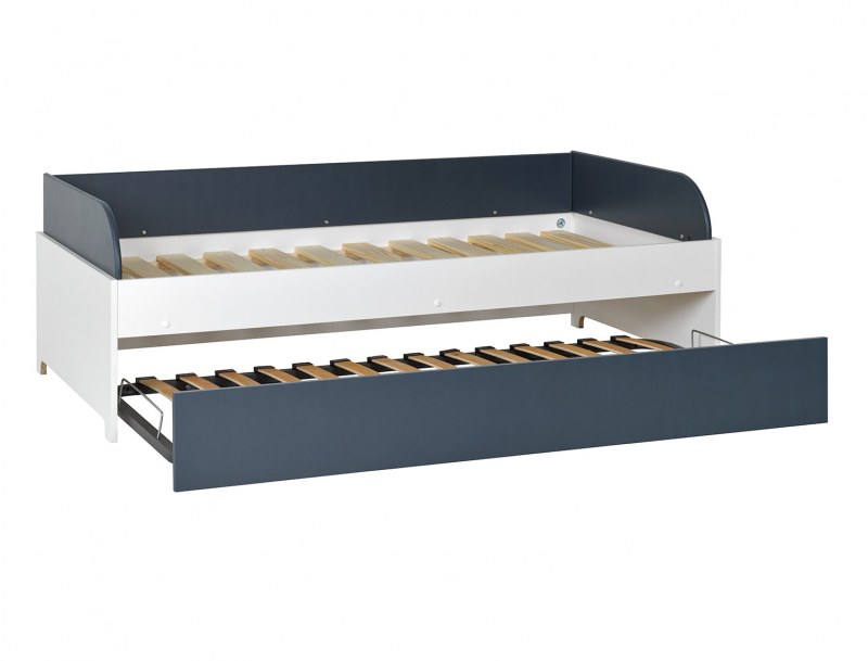 Divano letto estraibile con due reti incluse.