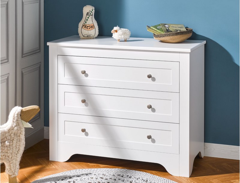 Three-drawer dresser