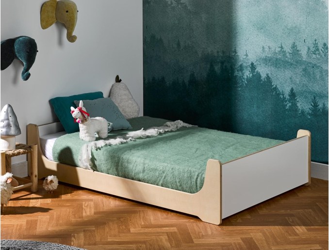 Floor-level and reversible Montessori bed