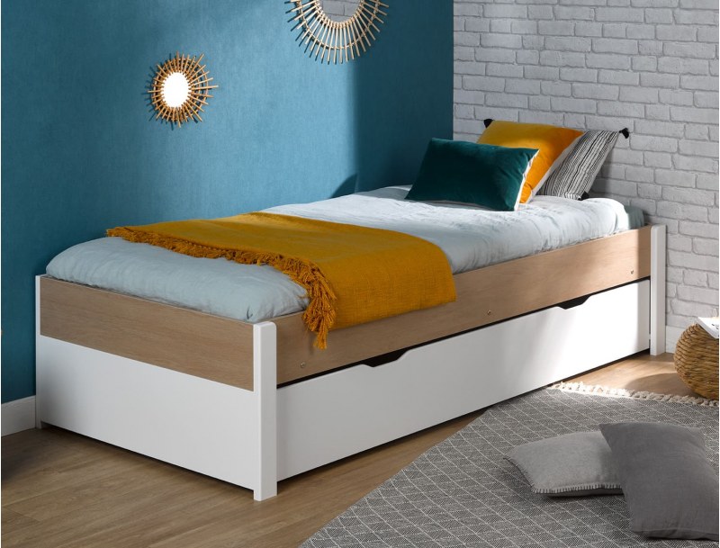Nomade trundle bed with one 90x200 cm sleeping space and one 90x190 cm sleeping space.