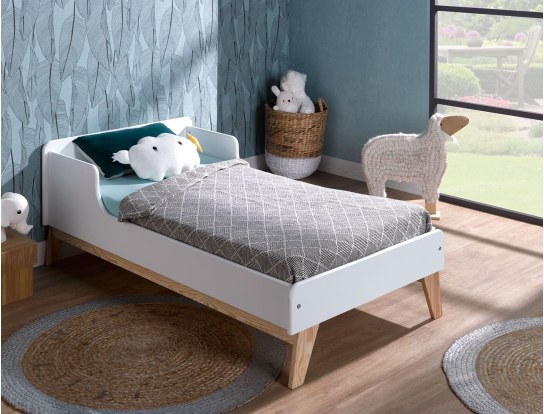 Lit bébé bois et blanc couchage 70x140 en position petit lit.