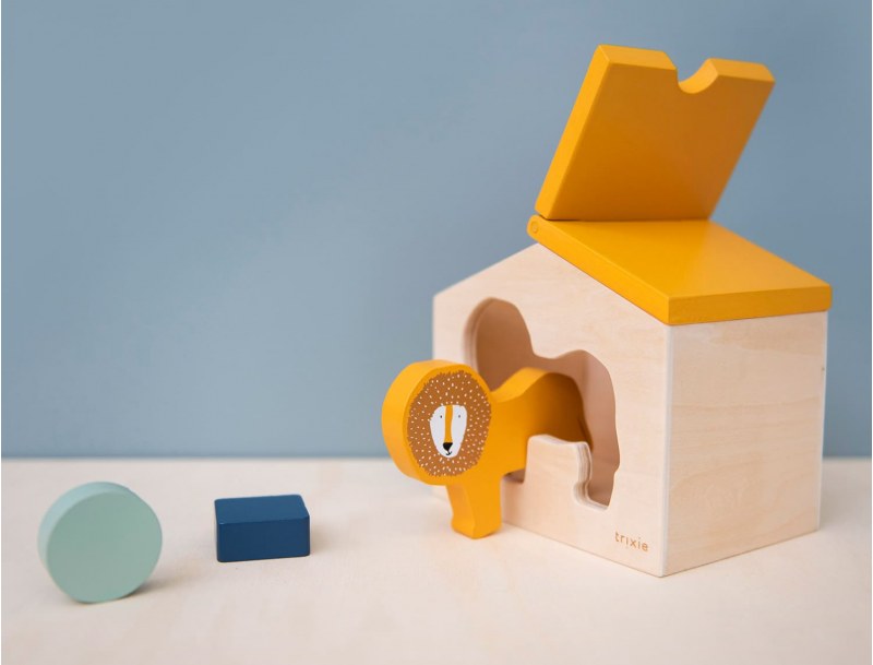 Lion wooden toy house