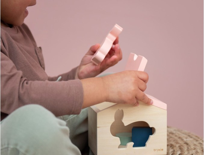 Roze houten huis Mevrouw Konijn