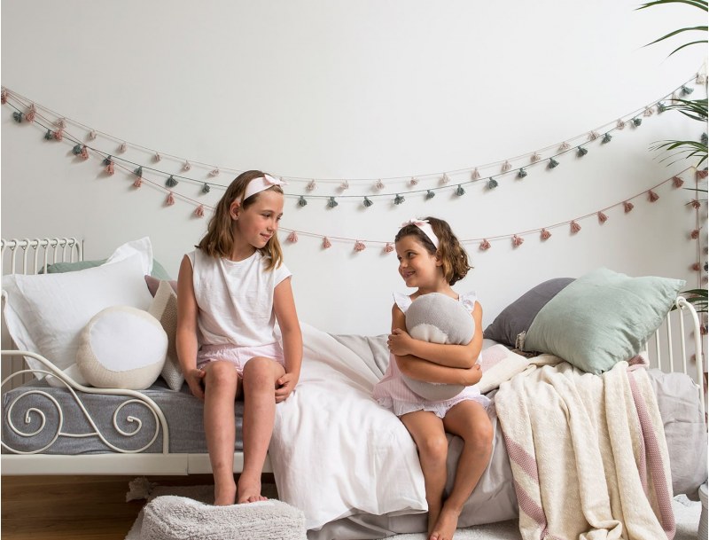 Decoratieve pompon slinger Mosgroen