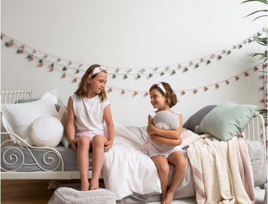 Decoratieve pompon slinger Mosgroen