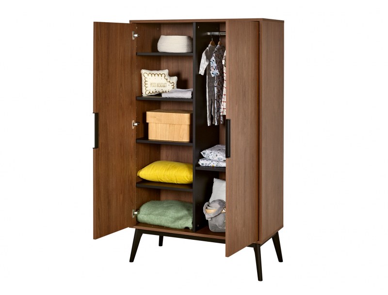 Armadio Vintage con appendiabiti e scaffali
