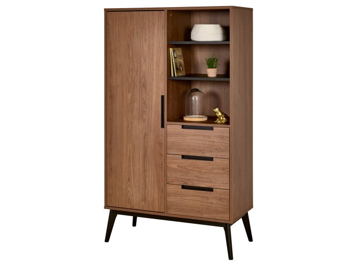 Vintage houten kast met 1 deur, drie lades en een nis.