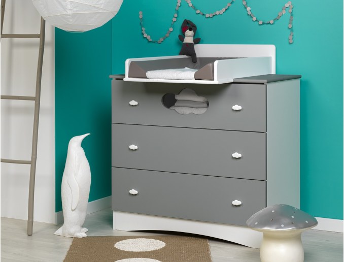 Wickelkommode Altéa mit Wolkendesign in Weiß für Babys. Die Wickelauflage ist nicht im Lieferumfang enthalten.