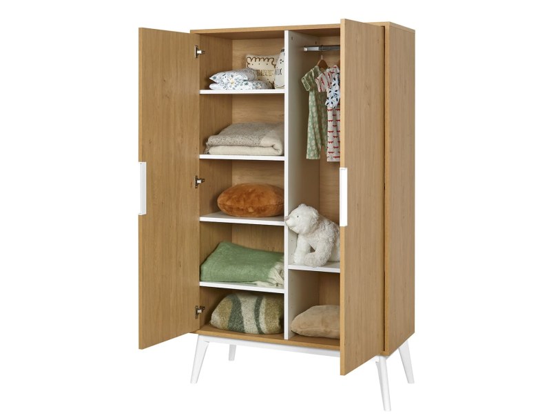 Design kledingkast met twee deuren in eiken en wit.