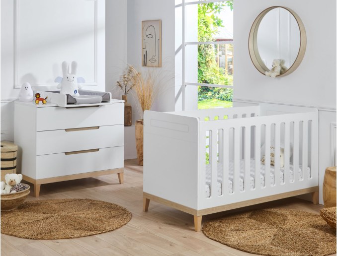 Kleines Babyzimmer Evidence weiß und Holz