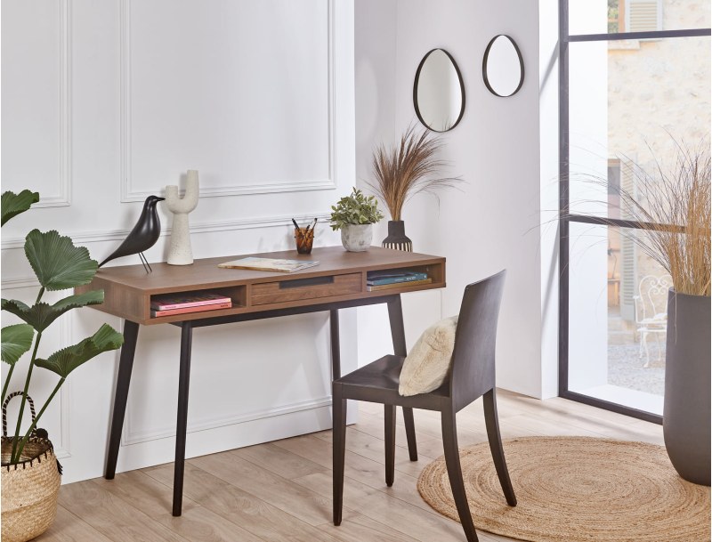 Design bureau Octave Walnoot met een lade en twee nissen