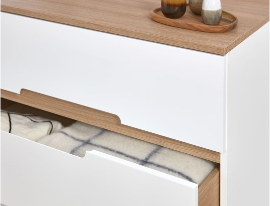 Three-drawer dresser