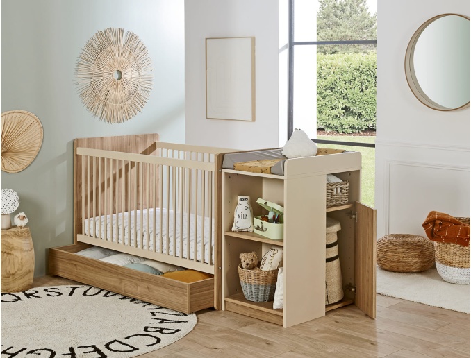 Evolutionair babybed gecombineerd met opberglade