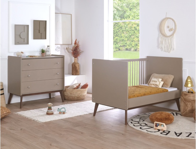 Kleines Gaïa-Zimmer in Lehmfarbe in Evolutionsposition.