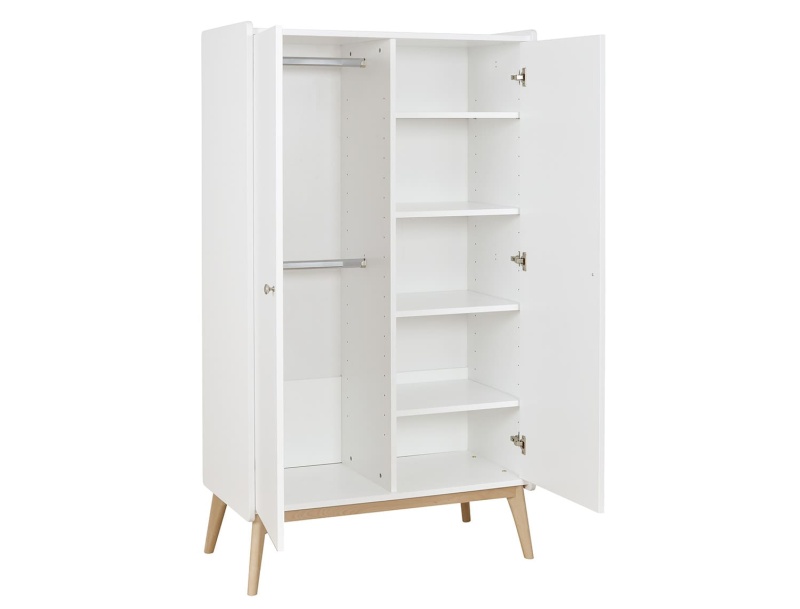 2 hanging rails, 4 shelves.