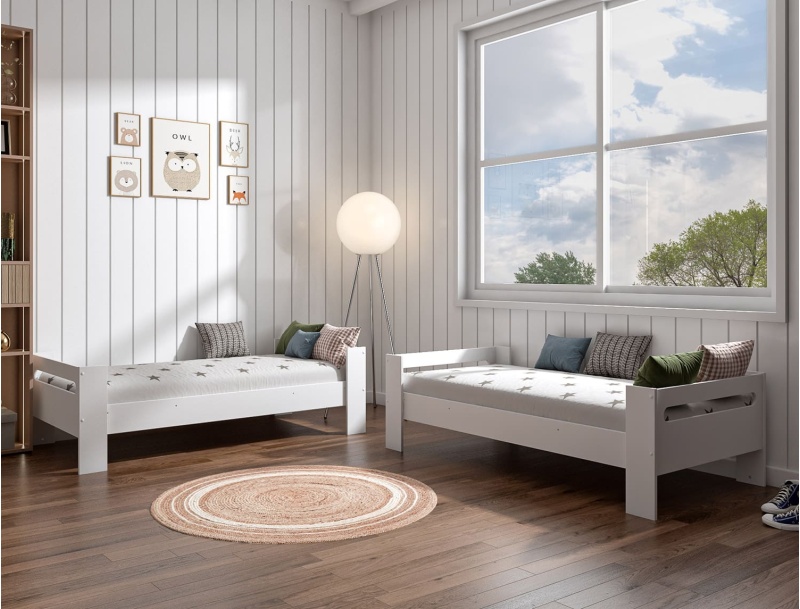 Lit superposé modulable en deux lits simples.