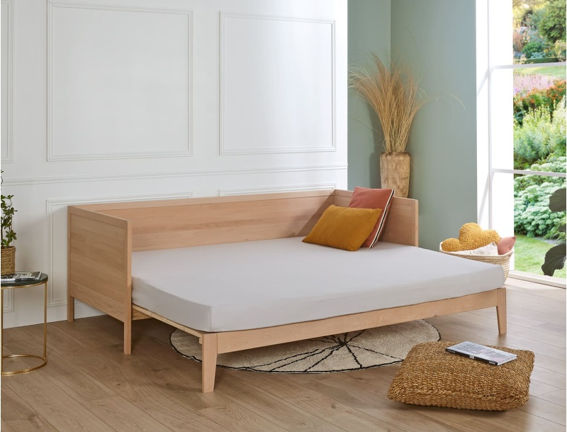 Cama grande con somier de láminas Elio.
