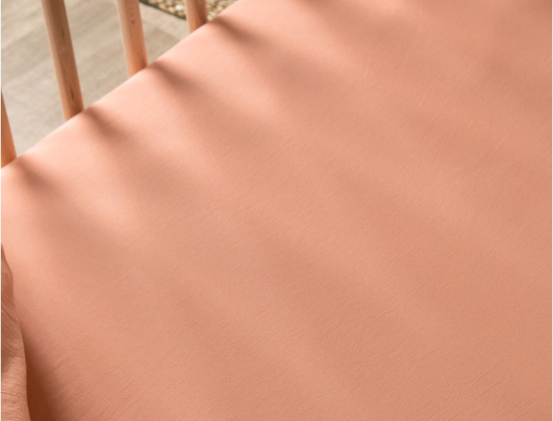 Katoensatijnen hoeslaken voor baby peach