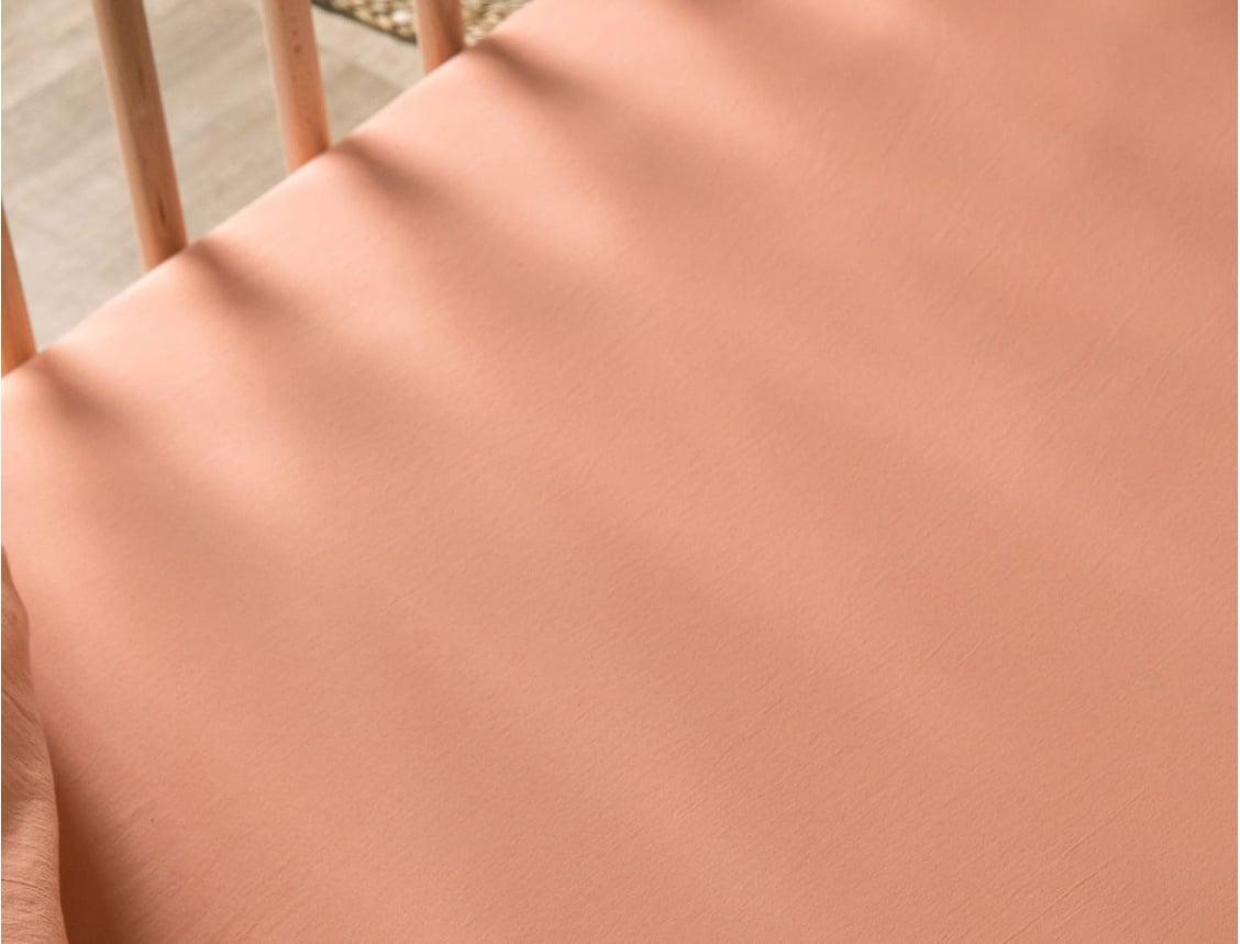 Katoensatijnen hoeslaken voor baby peach