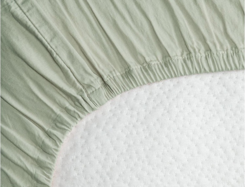 Drap housse bébé en satin de coton bio lavé avec bords elastiques tilleul