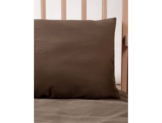 Kussensloop voor baby's in bruin biologisch katoen satijn GOTS-gecertificeerd