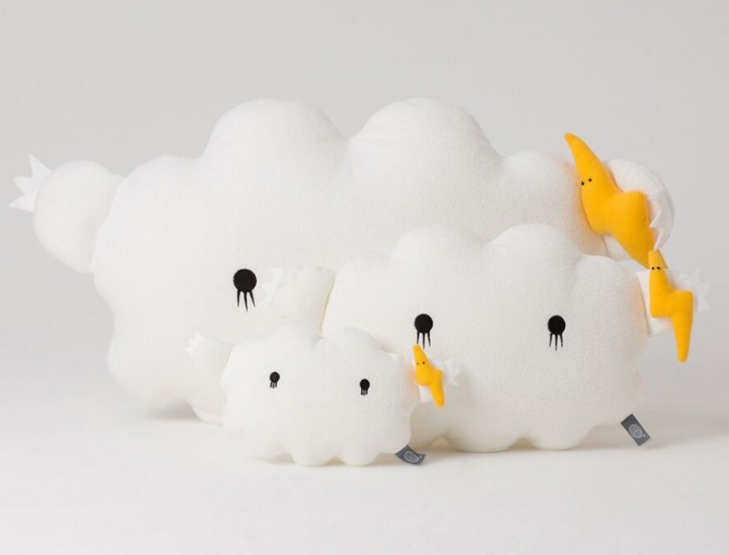 Giant Cloud Cushion knuffel en vind de middelgrote en kleine wolk op de website