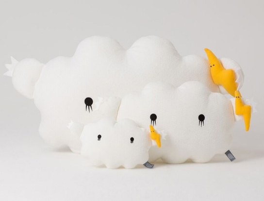 Doudou Giant Cloud Cushion et retrouvez sur le site le moyen et le petit nuage