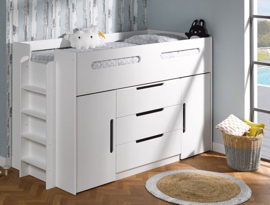 Witte opbergplank onder halfhoog bed