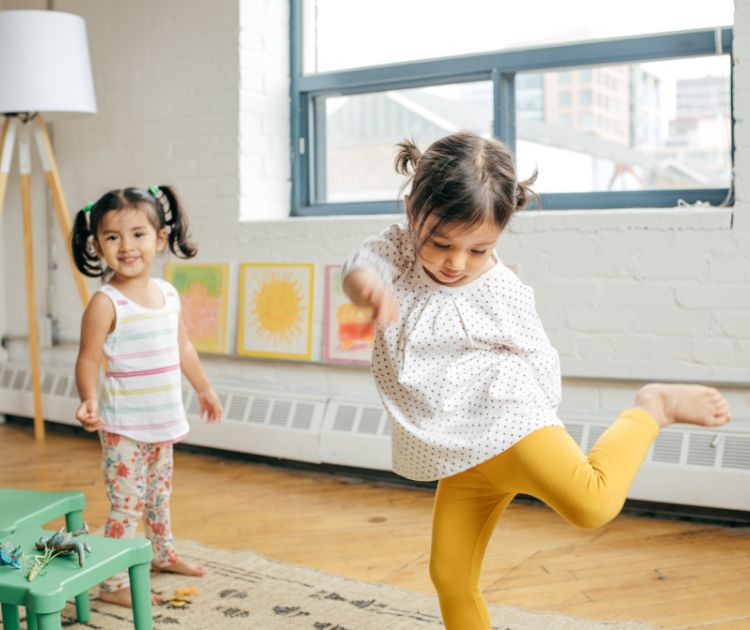 chambrekids-activite-ludiques-et-educatives-pour-enfant-de-2-ans-danse-ludique
