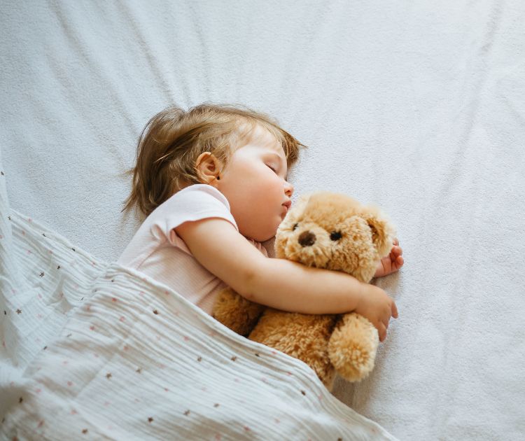 chambrekids-article-de-blog-a-quel-age-bebe-fait-la-sieste-dans-son-lit-comment-aider