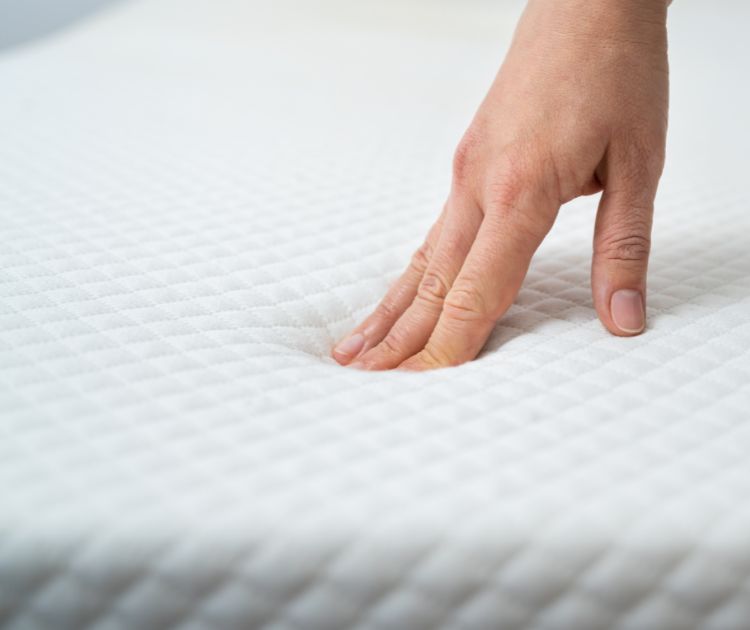 chambrekids-article-de-blog-bien-choisir-matelas-enfant-2025-ferme-ou-souple