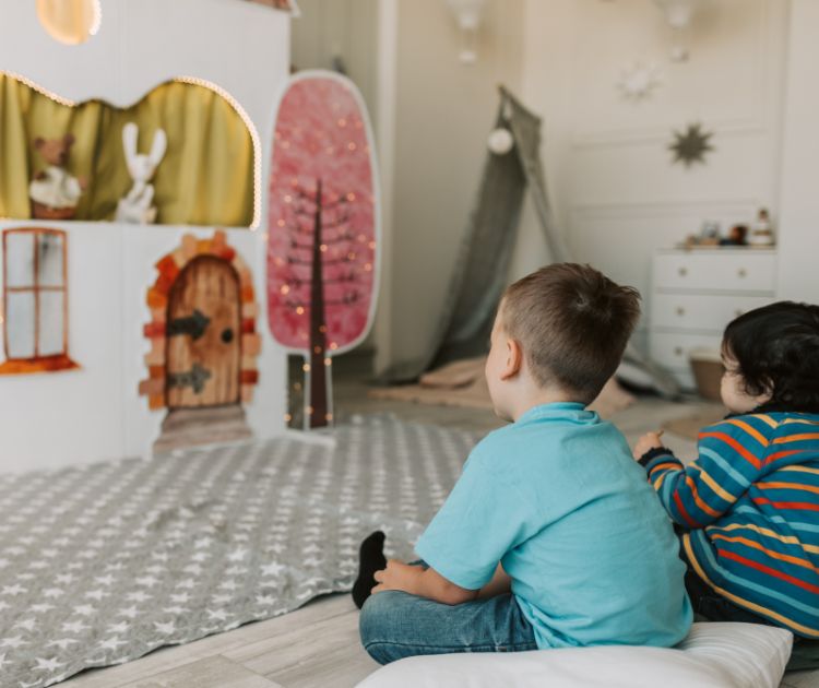chambrekids-fabriquer-un-theatre-de-marionnette-en-carton-les-bienfaits