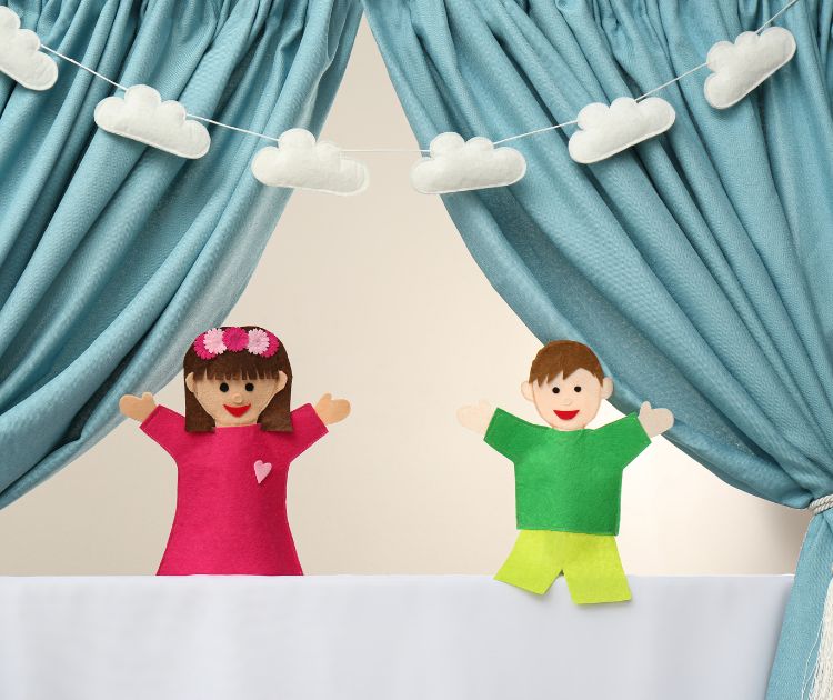 chambrekids-fabriquer-un-theatre-de-marionnette-en-carton-idees-de-marionnette