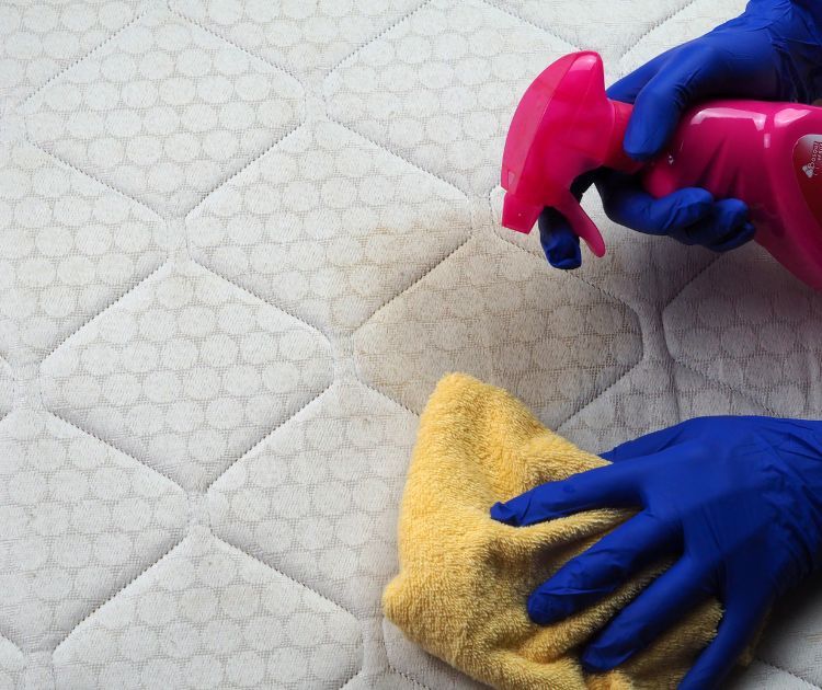 chambrekids-article-de-blog-comment-nettoyer-un-matelas-efficacement-vinaigre