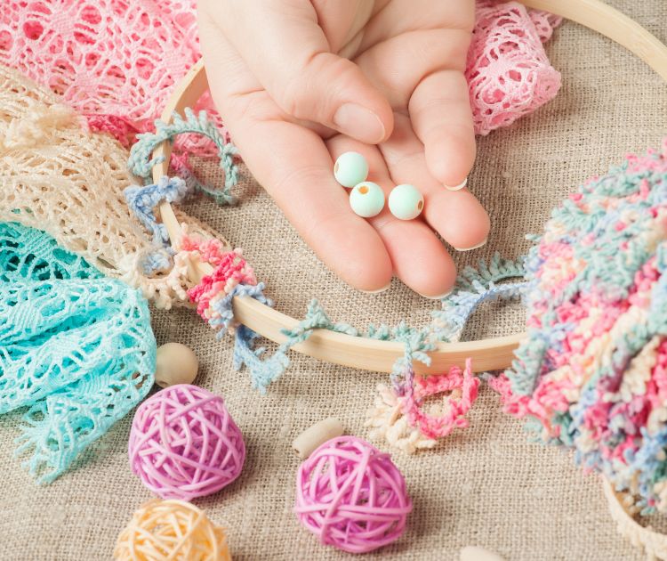 Locale Express - Monteux. Des Attrapes Rêves Fabriqués à L'atelier "Petit Brico" à La MJC