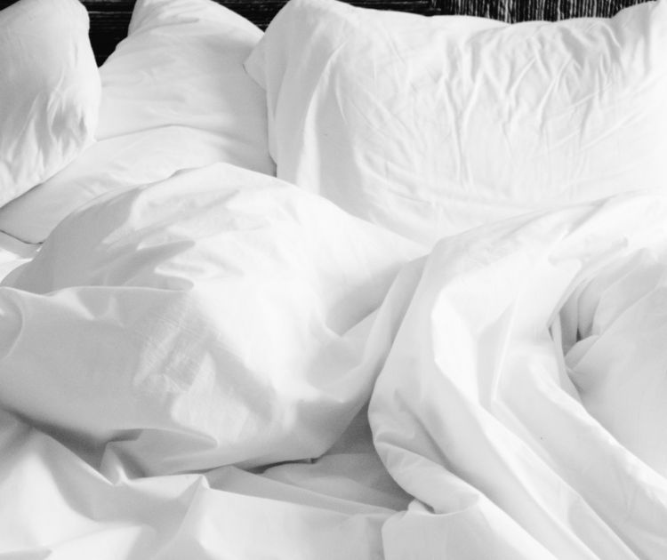 chambrekids-article-de-blog-bien-choisir-son-oreiller-pour-soutien-de-la-nuque