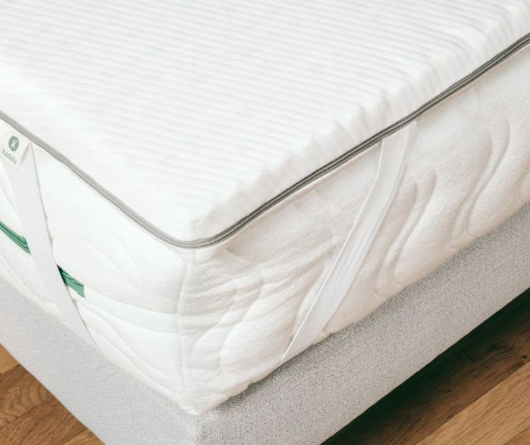 chambrekids-article-de-blog-3-methodes-pour-nettoyer-tache-de-sang-sur-matelas