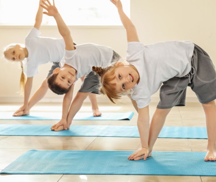 chambrekids-article-de-blog-top-10-des-positions-de-yoga-pour-enfant-creer-espace-dedie-au-yoga