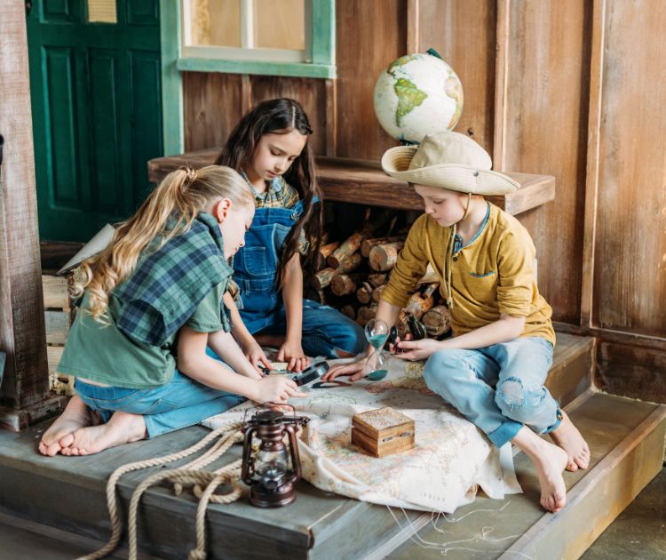 chambrekids-article-de-blog-guide-pour-organiser-une-chasse-au-tresor-maison-idees-de-theme