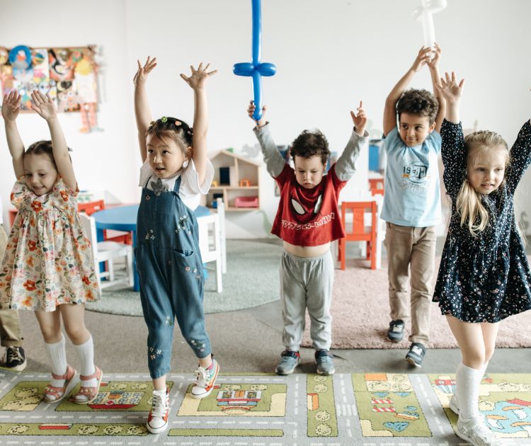chambrekids-article-de-blog-guide-pour-organiser-une-chasse-au-tresor-maison-indices