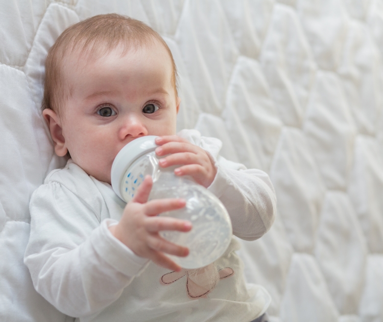 chambrekids-article-de-blog-faut-il-reveiller-bebe-la-nuit-recommandations