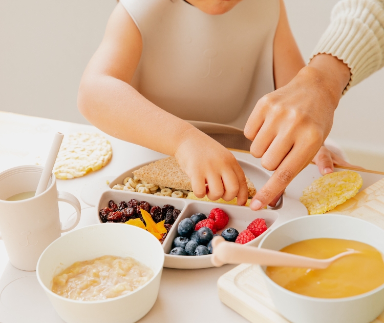 chambrekids-article-de-blog-pourquoi-mon-bebe-se-reveille-a-5h30-la-faim